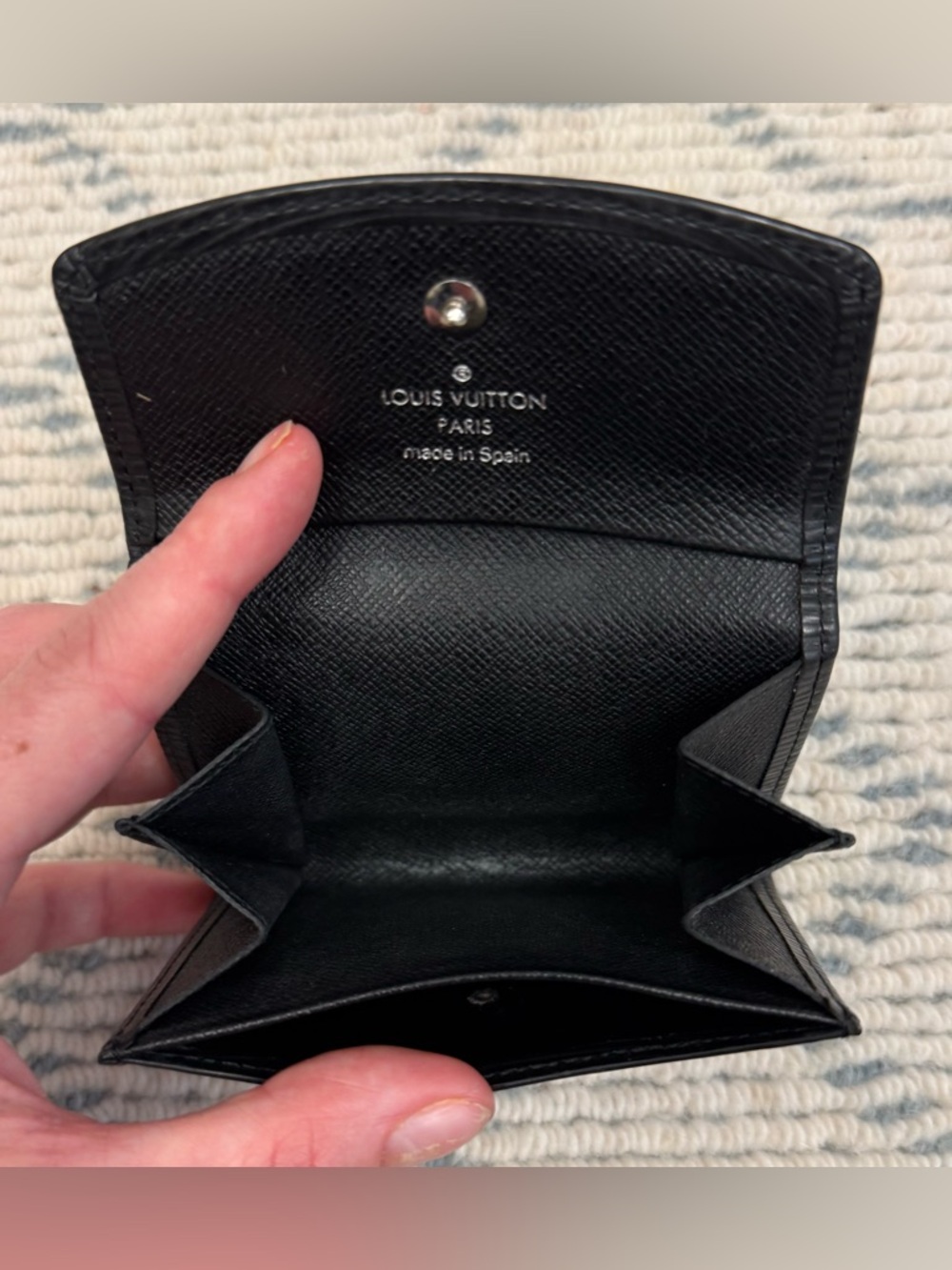 LOUIS VUITTON Unisex Classic Sleek Black Epi-Porte Monnaie Simple Coin Purse - Picture 14 of 16